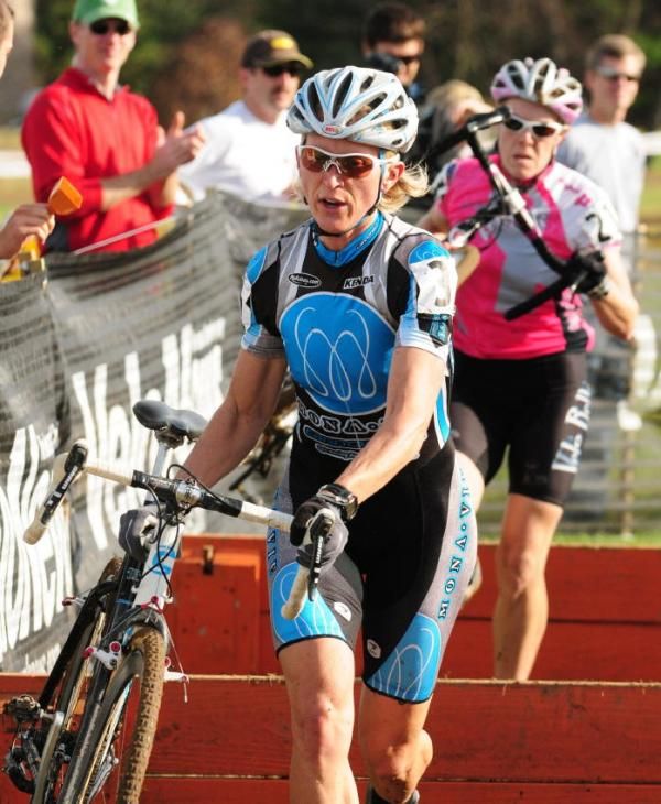 Sue Butler (MonaVie-Cannondale) racing in the top 10.