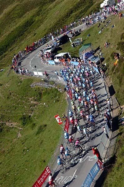 The autobus on the last bends before the finish.