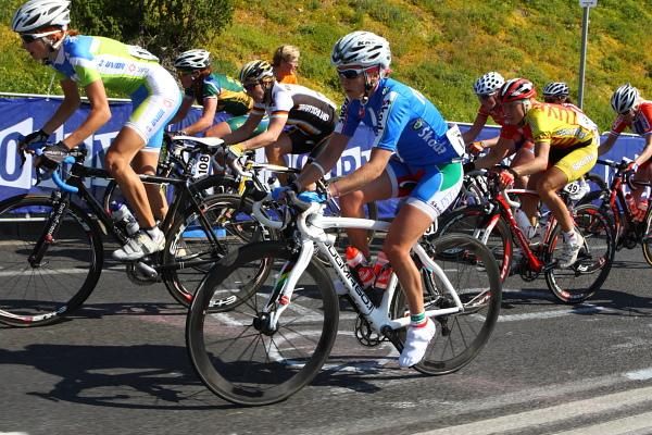 Outgoing Champion, Tatiana Guderzo (Italy) in the bunch