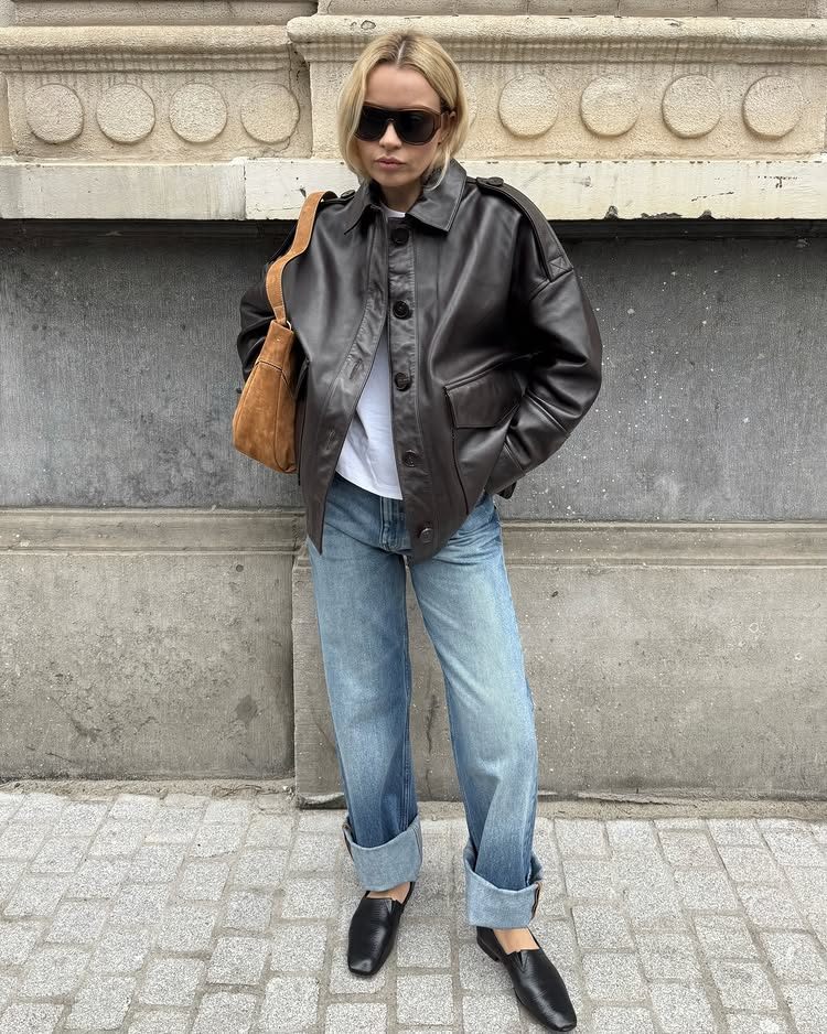 An image of @stephaniebroek wearing cuff jeans, one of the biggest jeans trends of the '90s that is coming back for spring 2026.