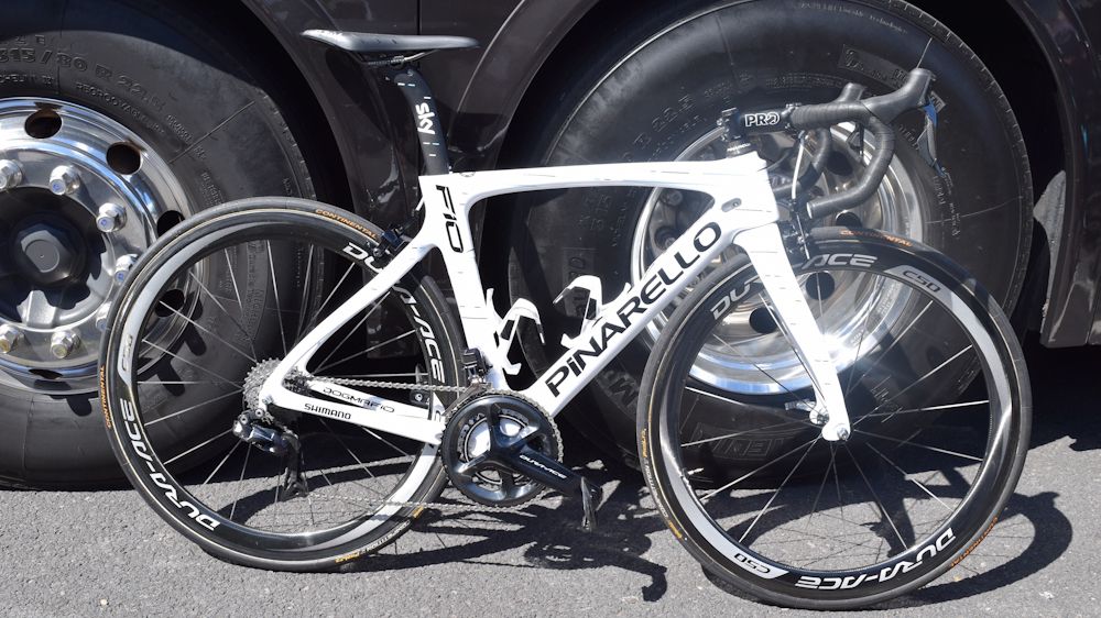 Pinarello produces white Dogma F10 for Team Sky - Exclusive