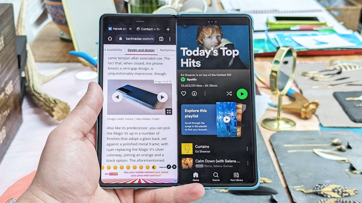 Honor Magic Vs review split screen straight handheld