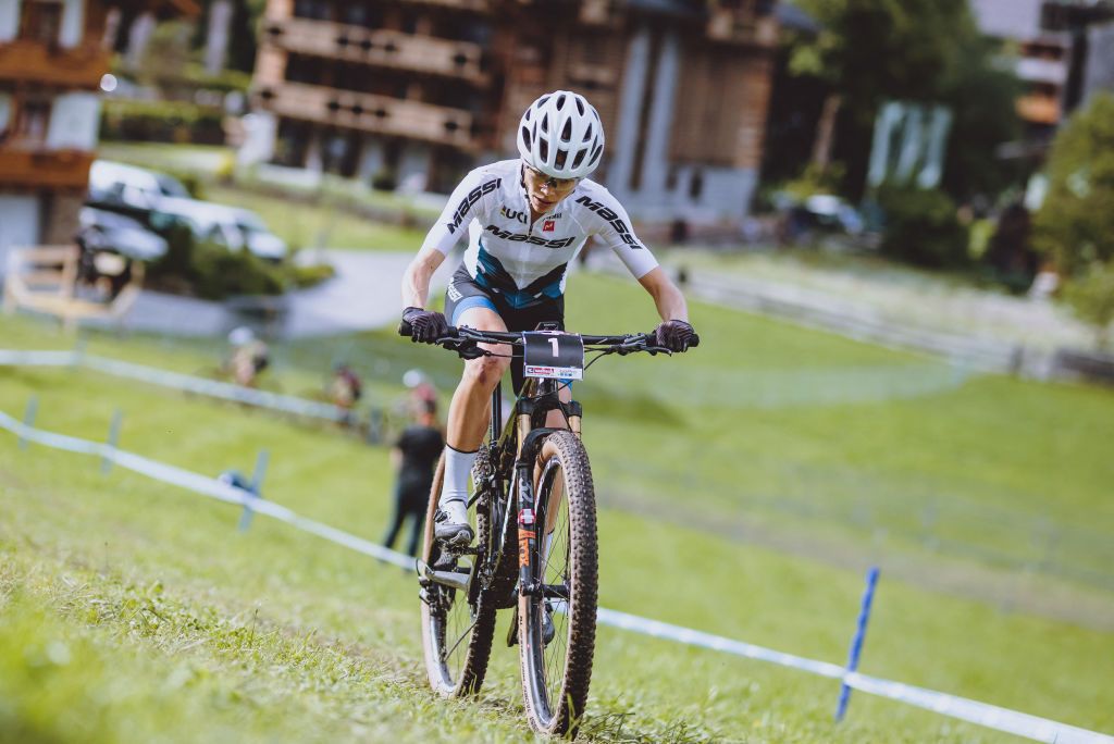 Loana Lecomte wins short track in Leogang World Cup