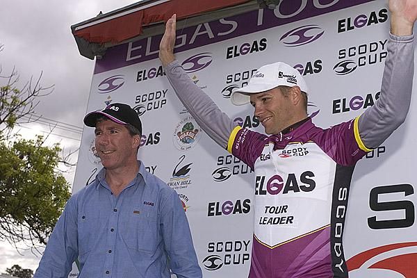 Jonathan Cantwell (Fly V Australia) has grabbed back the lead in the Elgas Tour of the Murray River on the fifth stage.