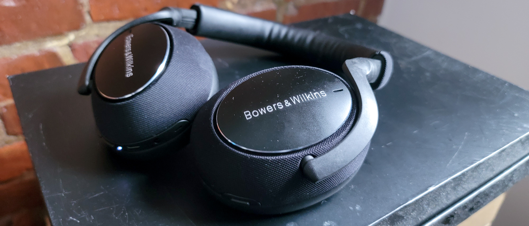 Bowers & Wilkins PX7 Carbon Edition Headphones review | Laptop Mag
