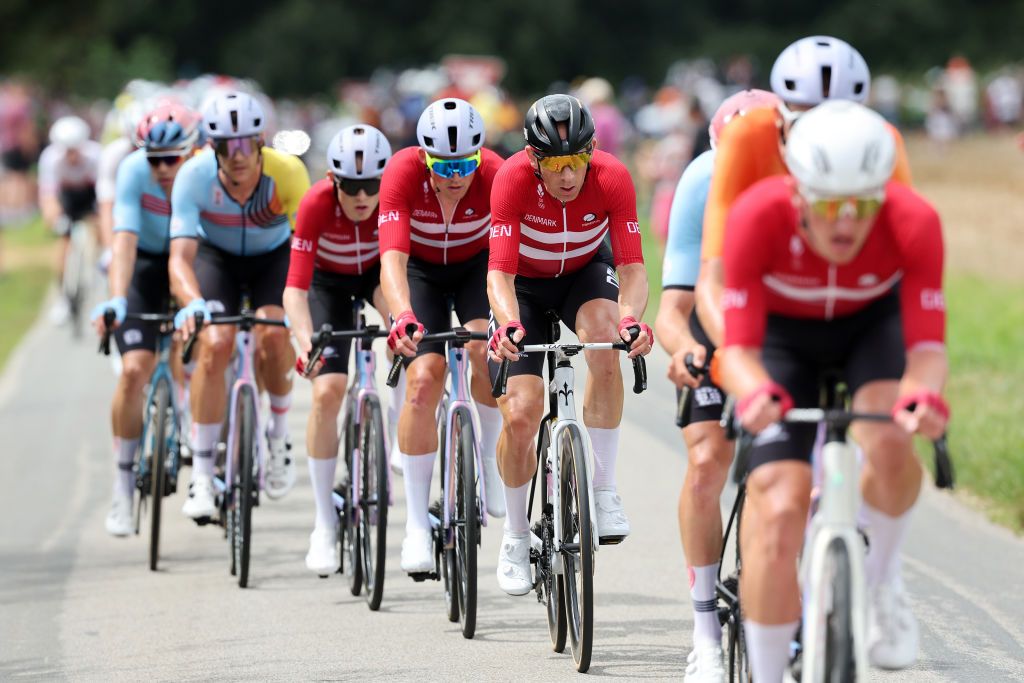 Olympic Games - the chasedown of the early breakaway begins in earnest
