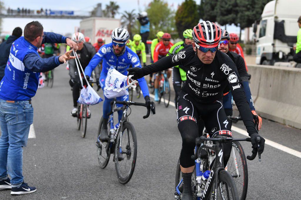 Feed zone