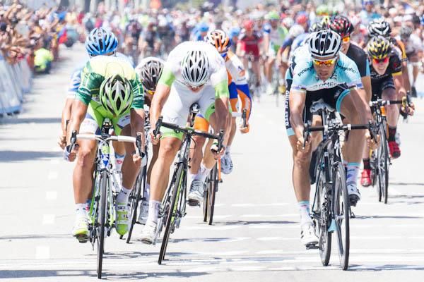 Peter Sagan (Liquigas-Cannondale) takes a close one over Tom Boonen (Omega Pharma-Quickstep).