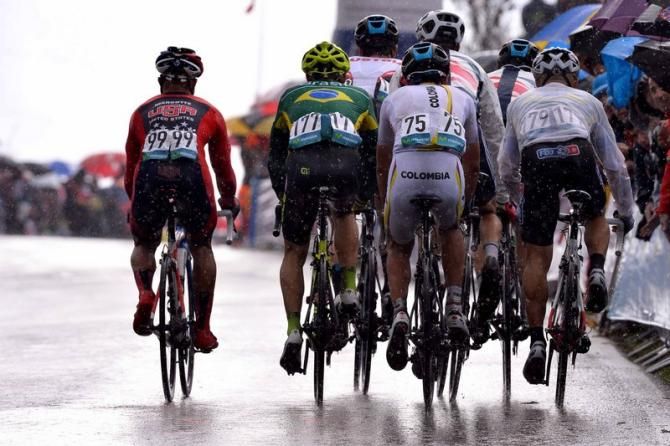 A small group off the back of the peloton