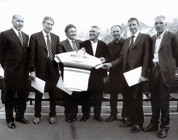 Maurizio Fondriest (2nd right), 1988 world road champion, with his Santini-made rainbow-striped jersey.