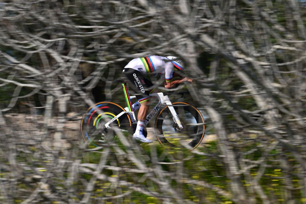 ALBUFEIRA PORTUGAL FEBRUARY 17 EDITORS NOTE Alternate crop Remco Evenepoel of Belgium and Team Soudal Quick Step sprints during the 50th Volta ao Algarve em Bicicleta 2024 Stage 4 a 22km individual time trial in Albufeira on February 17 2024 in Albufeira Portugal Photo by Dario BelingheriGetty Images