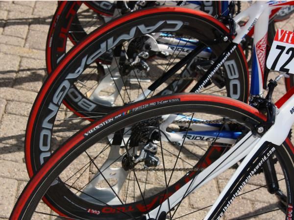 Katusha is using Vredestein tires mounted on Campagnolo rims.