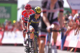 Esteban Chaves (Orica-Scott) finishes ahead of Froome