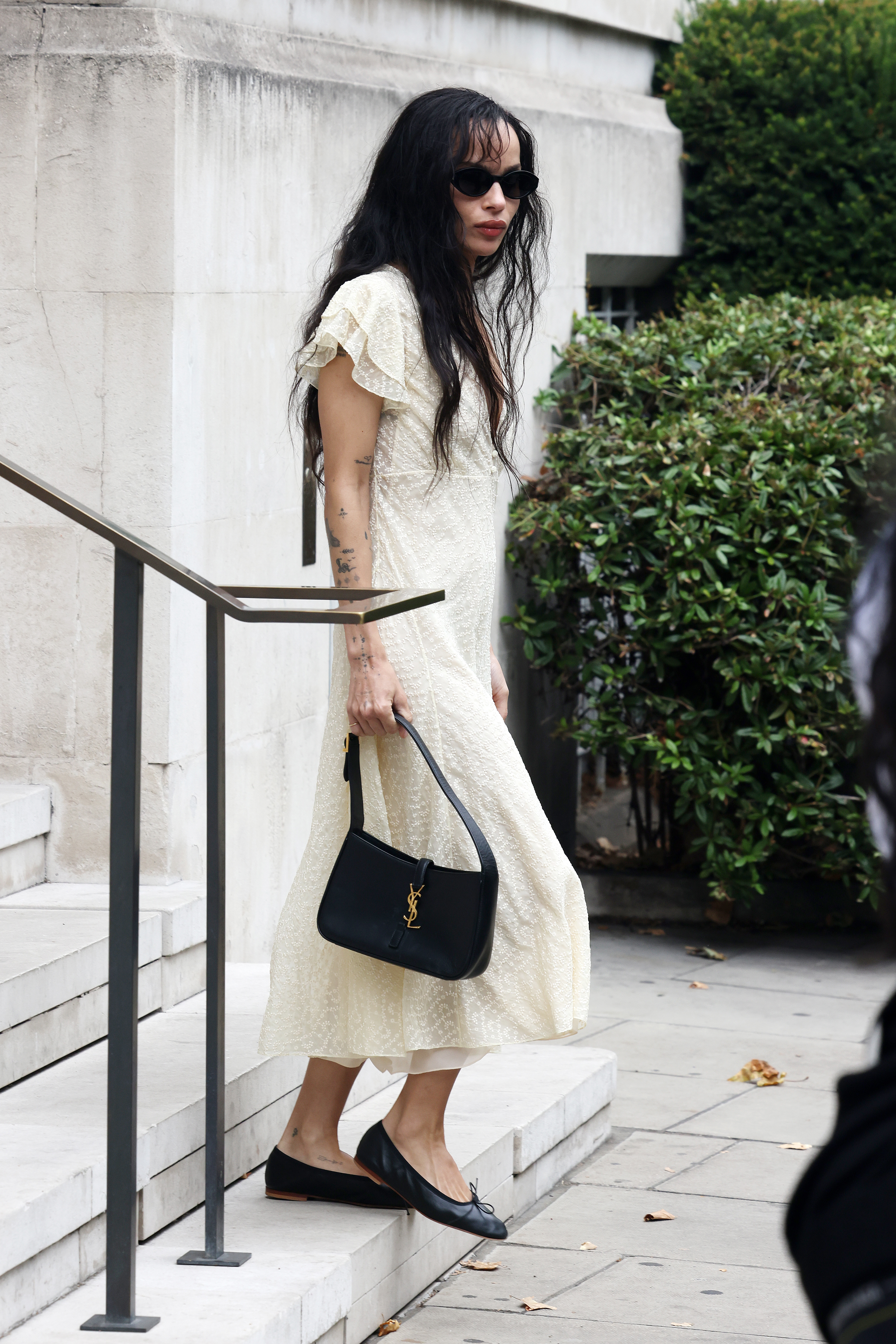 Zoë Kravitz carried a Saint Laurent bag with her 'Caught Stealing' press tour look