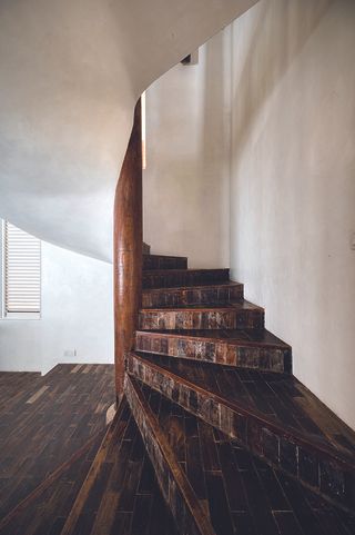 stairs inside Ena de Silva house by Geoffrey Bawa in Sri Lanka