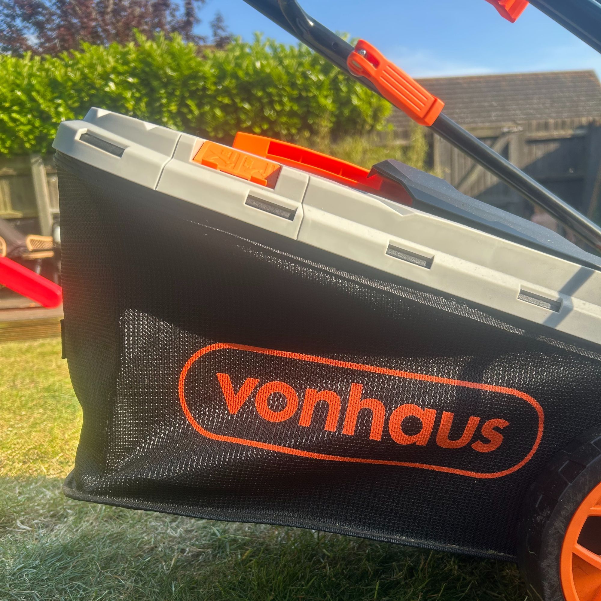 Vonhaus Cordless Lawn Mower 40V - grass collection box