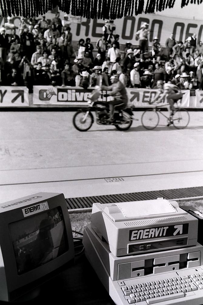 Moser behind a derny as everything is prepared for the record attempt