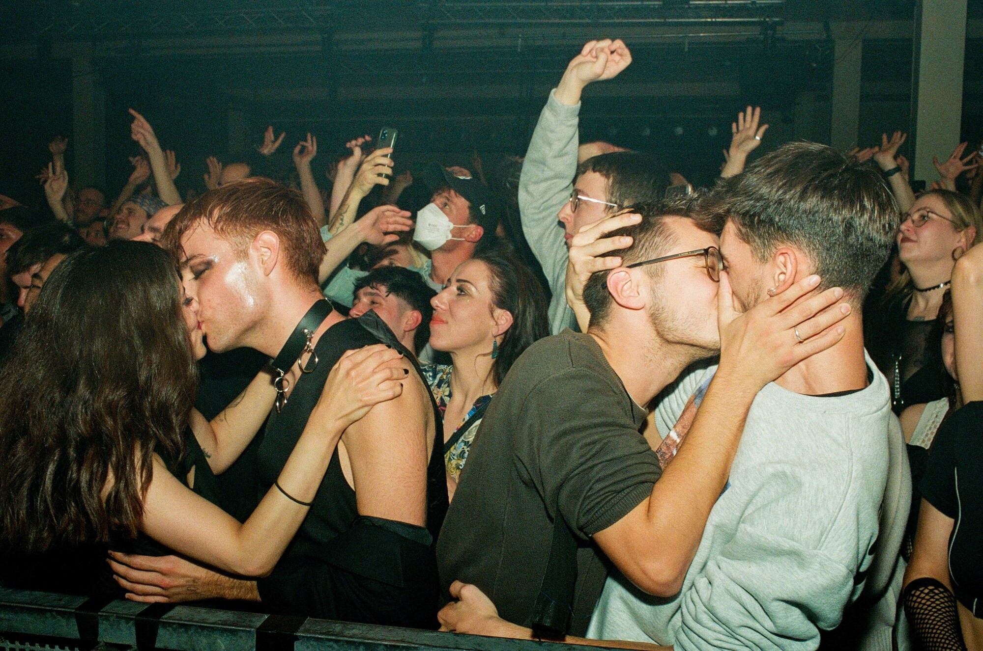 people kissing