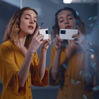 The Huawei P40 Pro boasts features like AI Remove Reflection, to intelligently remove your reflections
