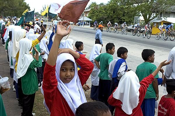 Malaysian students welcome riders on stage one of the tour from Kota Baru to Kuala Berang.
