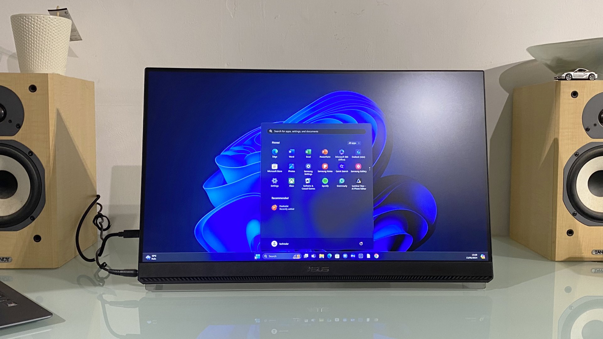 Asus Zenscreen MB249C during our test in a home office