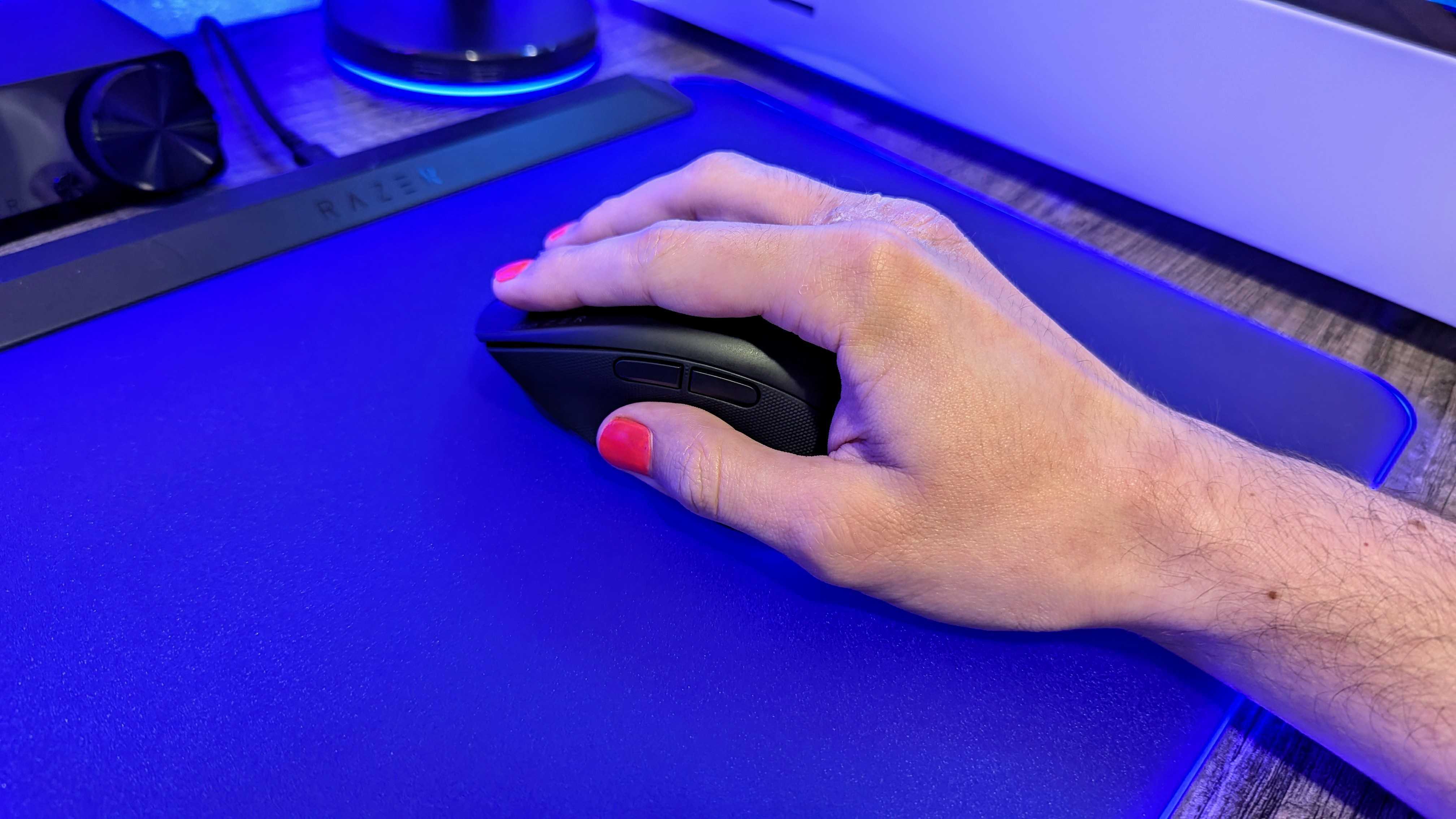 Image of the Razer Pro Click V2 wireless mouse.