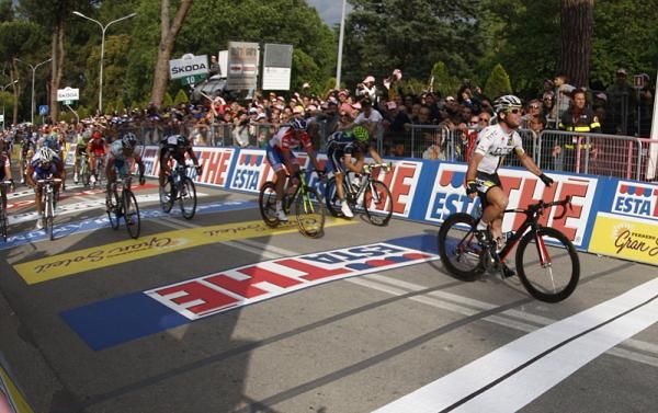 Mark Cavendish (HTC-Highroad) won by a comfortable margin