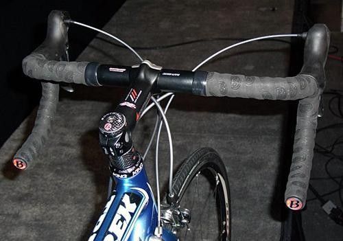 Looking down on some XXX bike-porn
