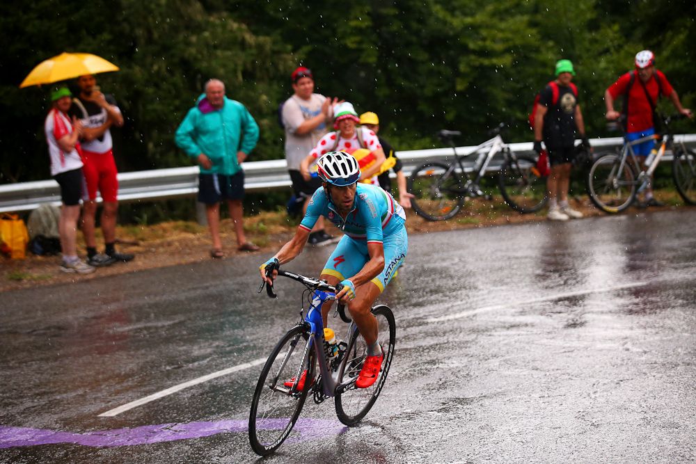 Vincenzo Nibali puts in an attack.