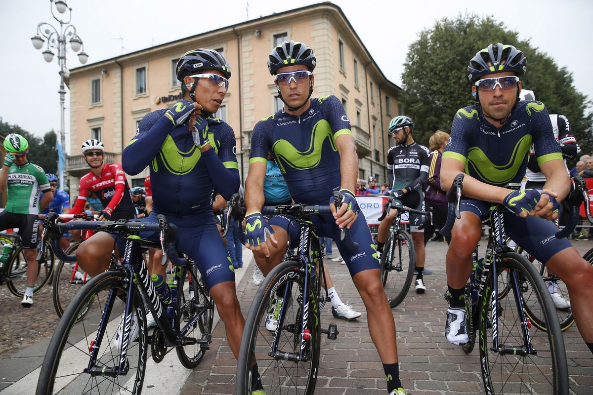 Nairo Quintana and his Movistar teammates at the start