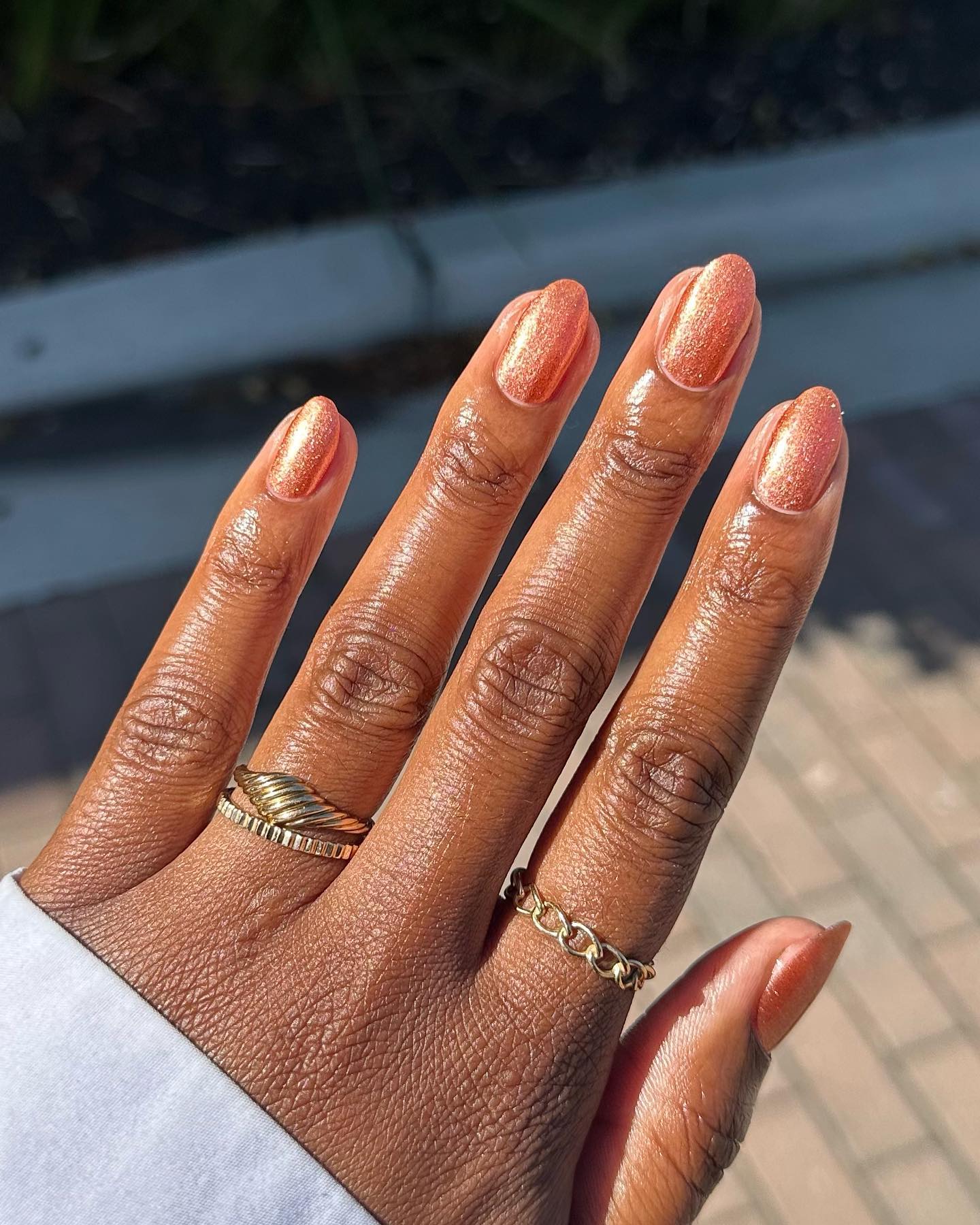 @lolo.nailedit understated copper manicure
