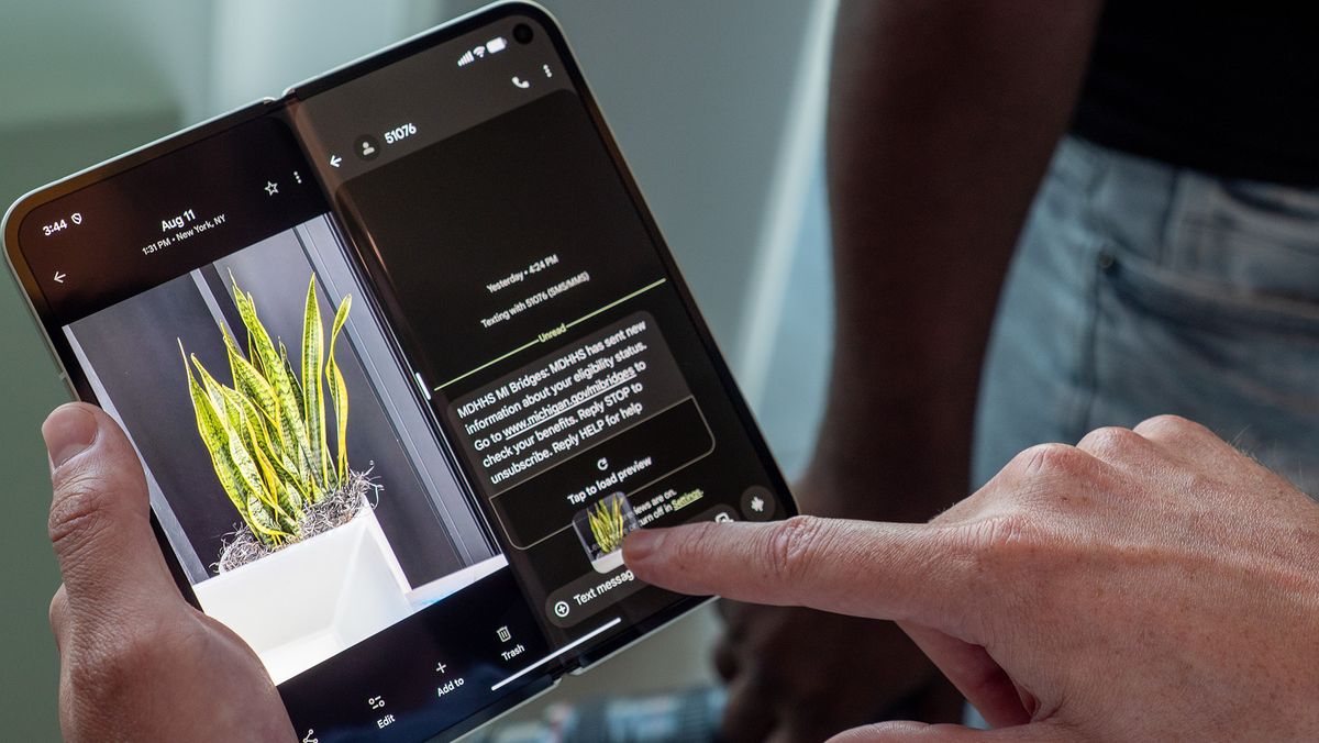 Multitasking on the Google Pixel 10 Pro Fold with the new drag-and-drop feature