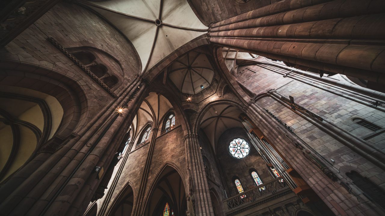 Manufacturer sample images shot with Laowa 10-18mm f/4.5-5.6 FE