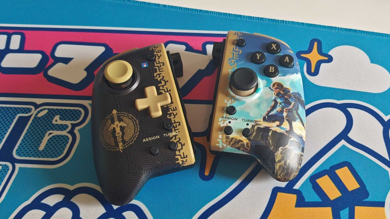 The Hori Split Pad Pro on a desk mat.