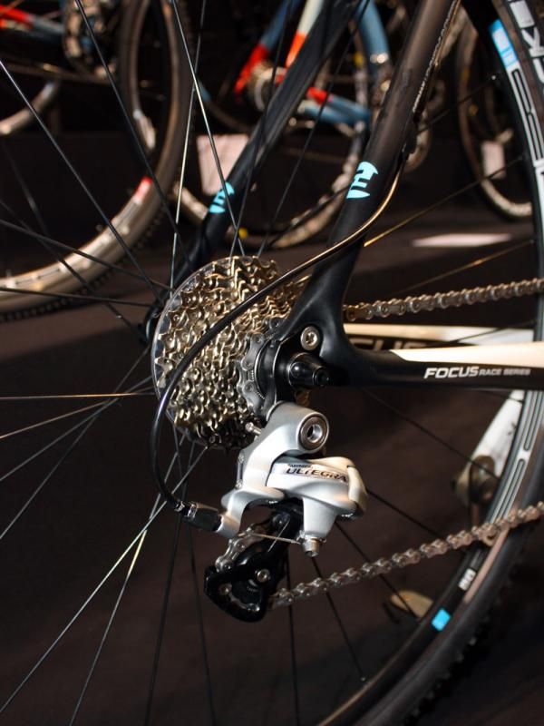 We perhaps would have preferred SRAM Rival instead of Shimano Ultegra components on the Mares CX 2.0 given its better weather resistance and more tactile feel.