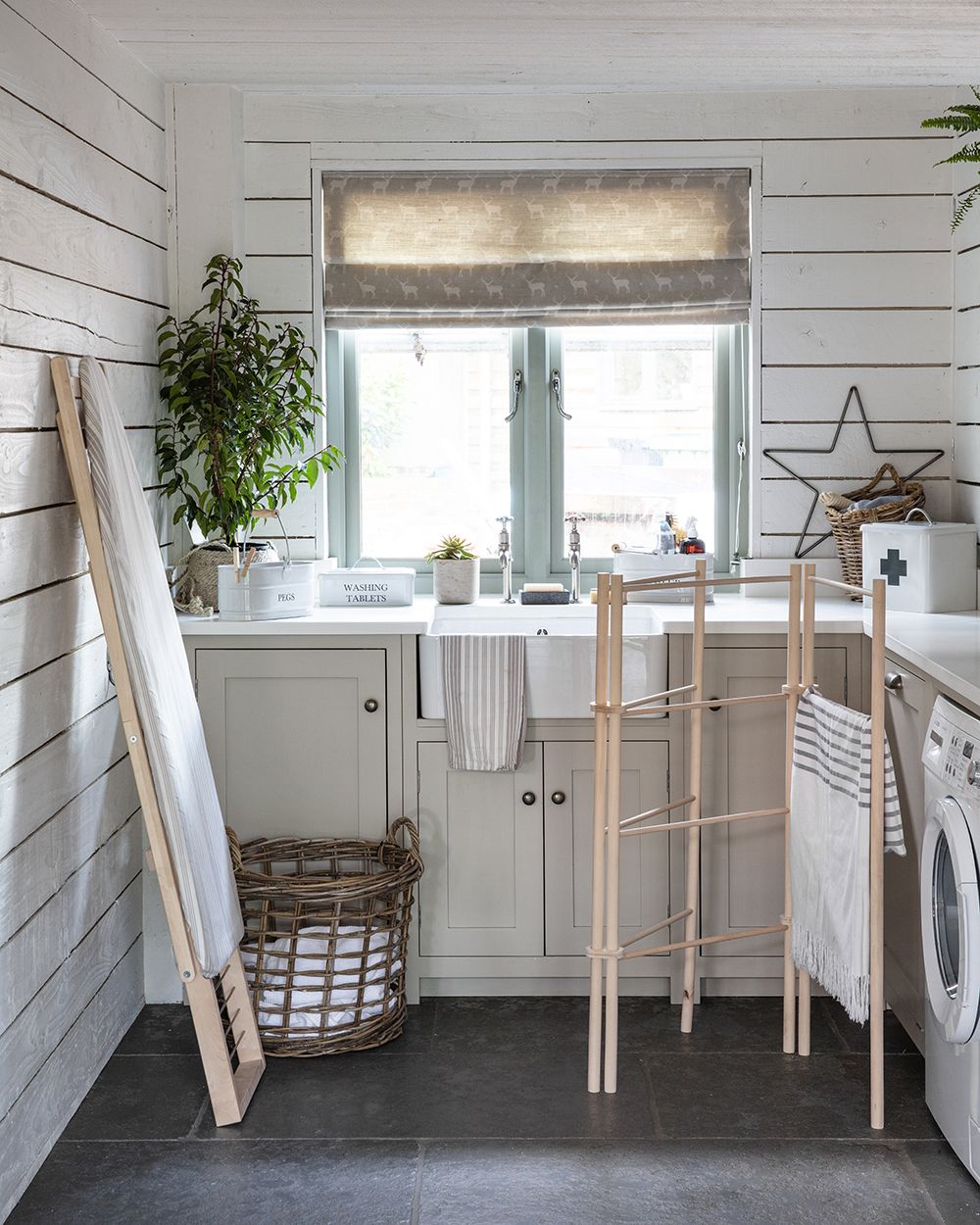 small utility room ideas - Utility room with built in cupboards 