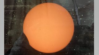 Делимично помрачење Сунца 30. априла 2022, како се види из Виња дел Мар, Чиле.