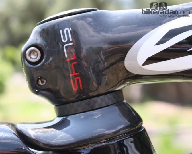 A chunky Zipp 145SL clamps to shallow Zipp Service Course SL bars