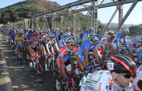 The peloton stayed mainly together on stage 3