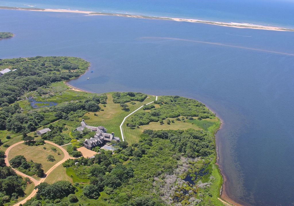 Picture Of Obamas House In Martha's Vineyard