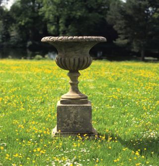 lawn decoration ideas: vase and plinth