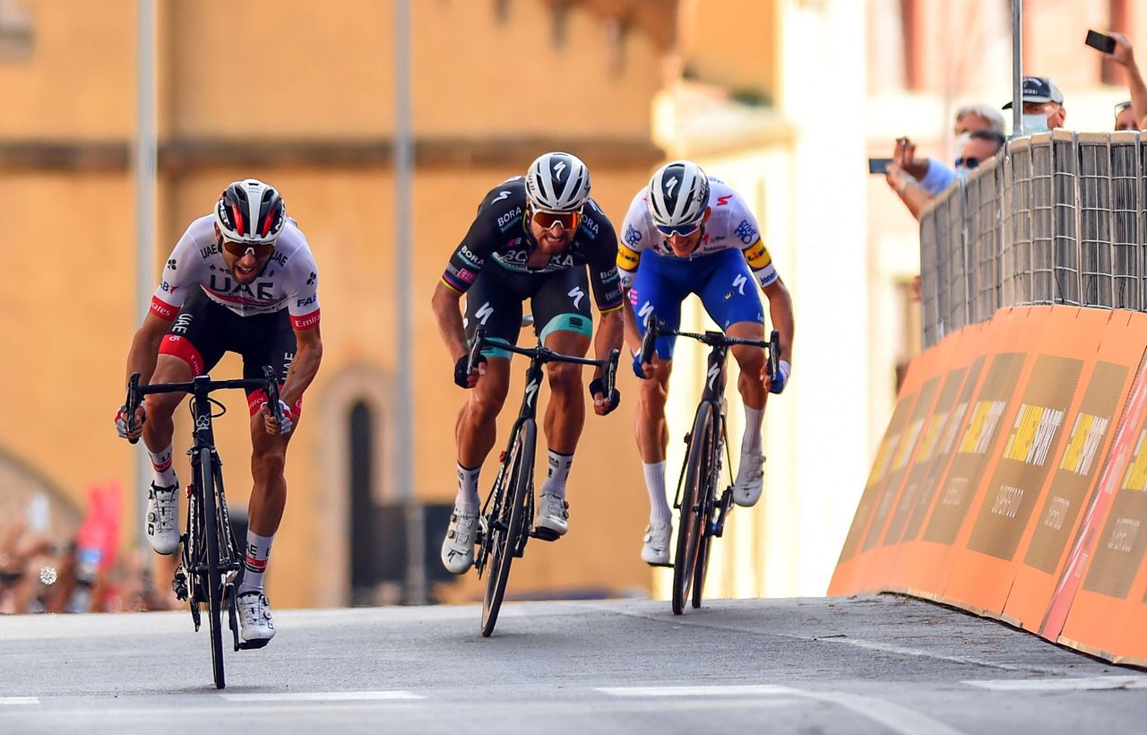 Giro d'Italia 2020 - 103th Edition - 2nd stage Alcamo - Agrigento 149&Acirc;&nbsp;km - 04/10/2020 - Diego Ulissi (ITA - UAE - Team Emirates) - Peter Sagan (SVK - Bora - Hansgrohe) - photo Luca Bettini/BettiniPhoto&Acirc;&copy;2020