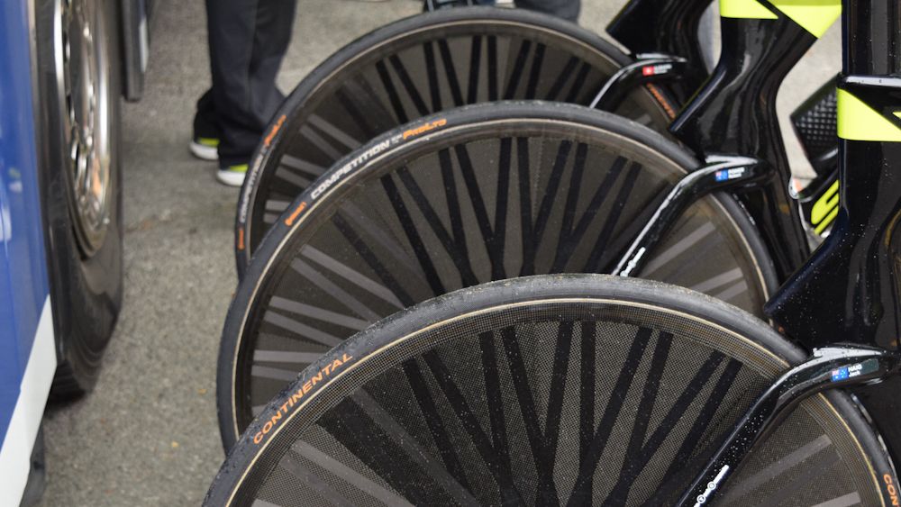 The Lightweight Autobahn wheels were de-stickered