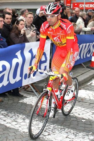 Spanish national champion Ruben Plaza (Caisse d'Epargne) before the start.