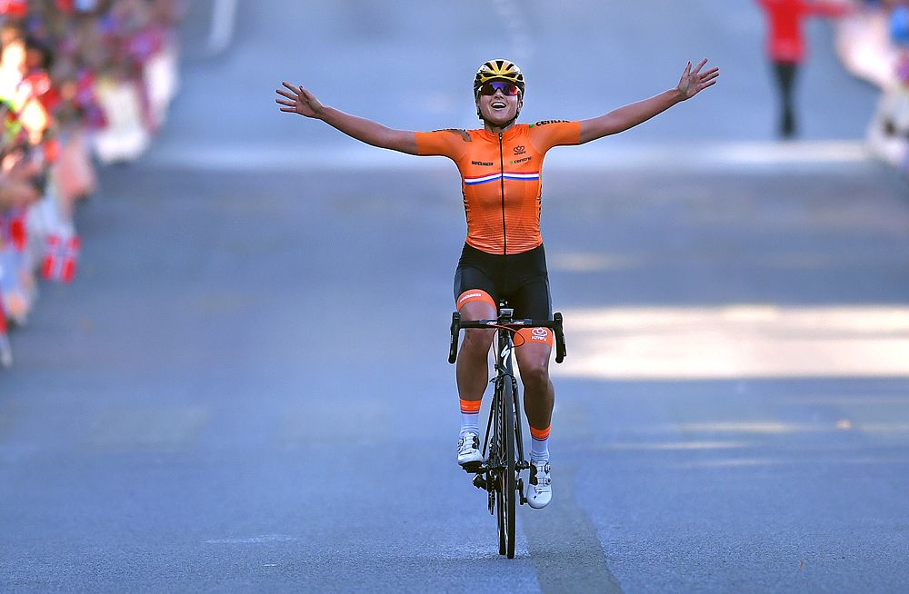 Chantal Blaak (Netherlands) solos to the world championship title