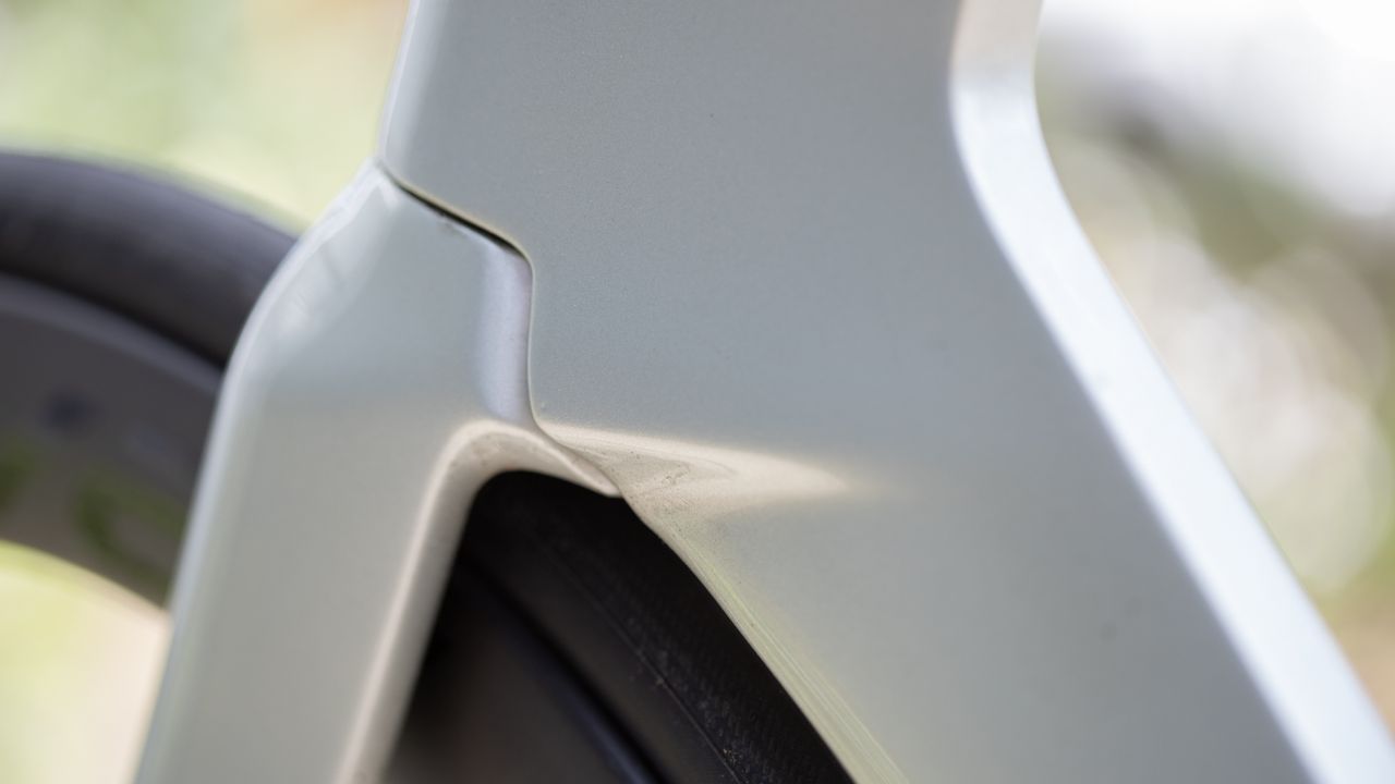 Orbea Orca Aero M120iLTD aero shaping behind fork