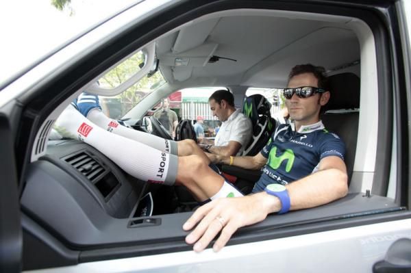 Alejandro Valverde catches a lift