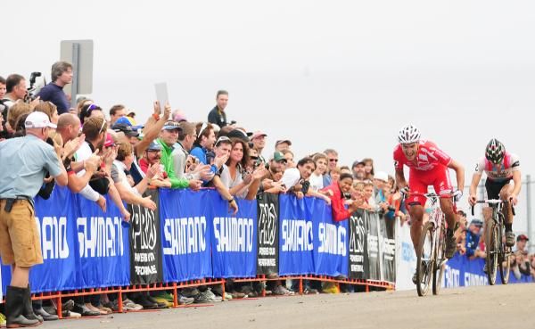 Christian Heule (Cannondale) sprints up the pavement with Jeremy Powers (Rapha-Focus)