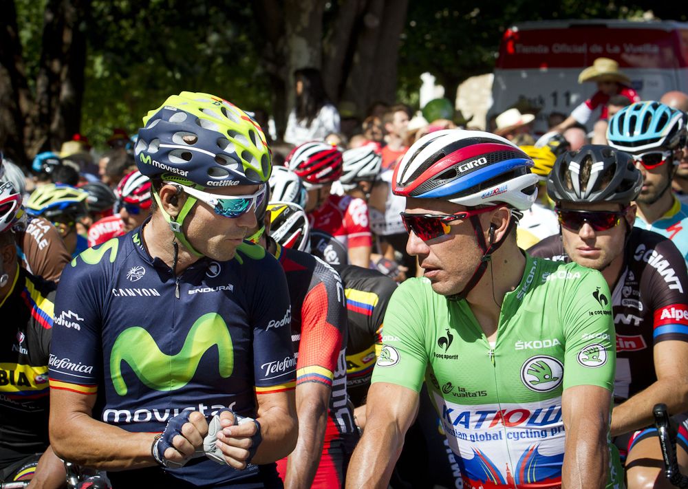 Alejandro Valverder and Joaquim Rodriguez chat before the start of stage 18.