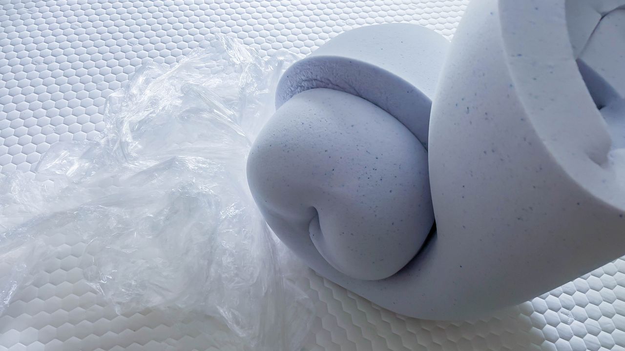 Shot of foam layer of Viscosoft Serene Hybrid mattress topper